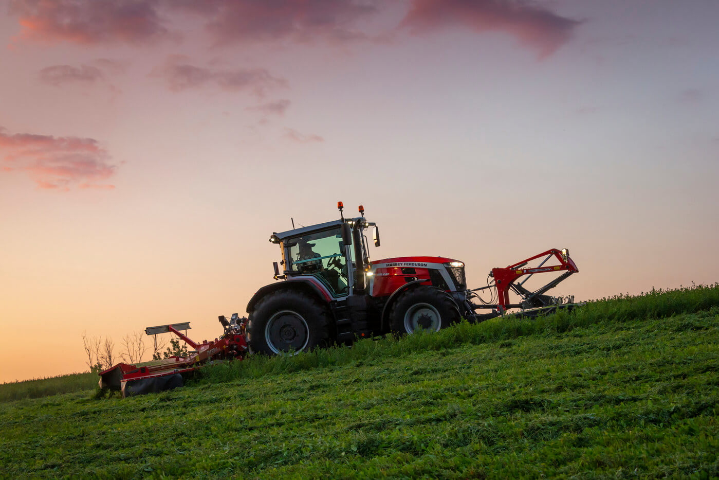 Massey Ferguson MF 8S.305 4WD Tractor Specs (2021 - 2024) | LECTURA Specs