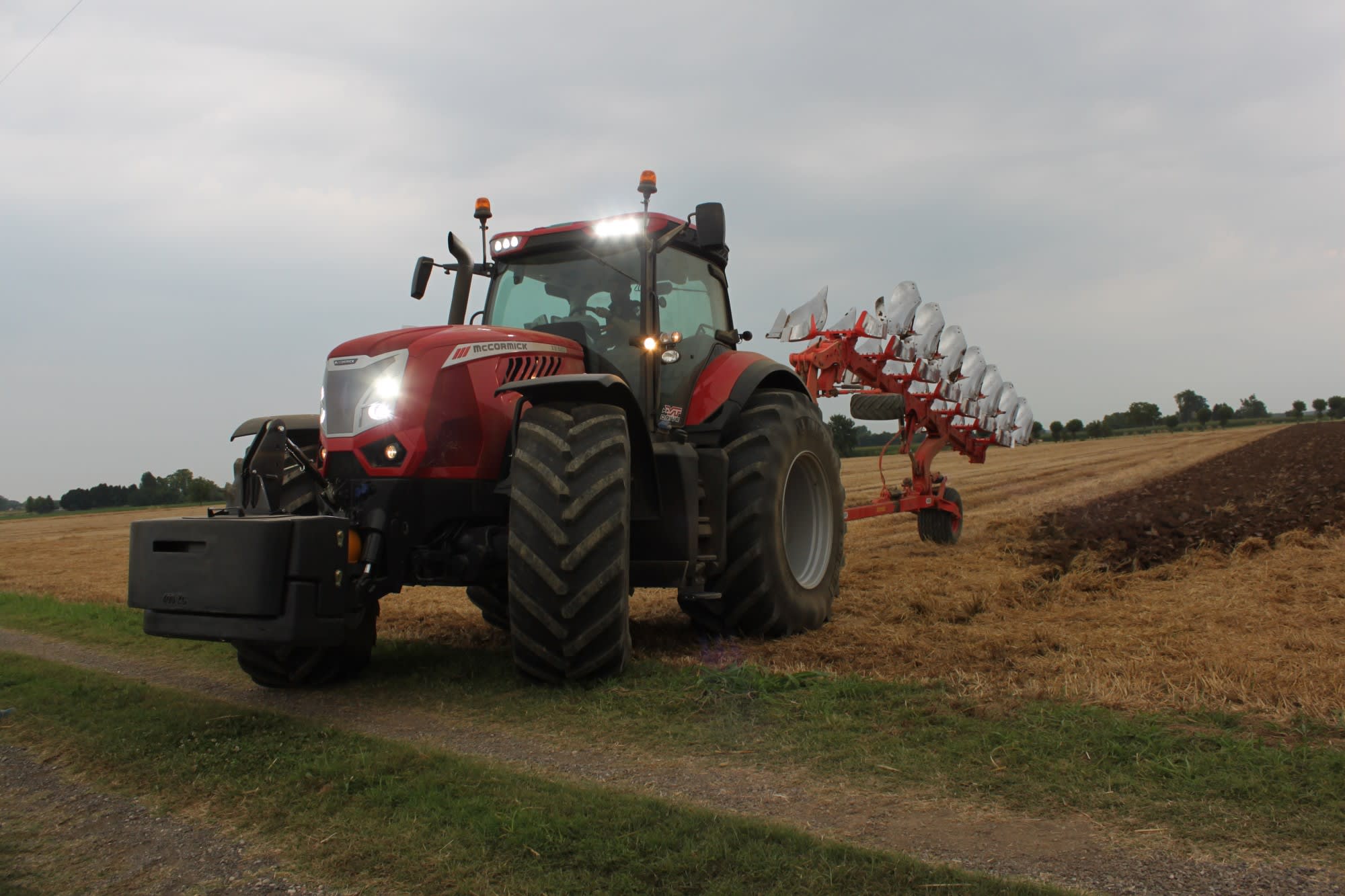 McCormick X8.680 Premium 4WD Tractor Specs (2018 - 2022) | LECTURA Specs