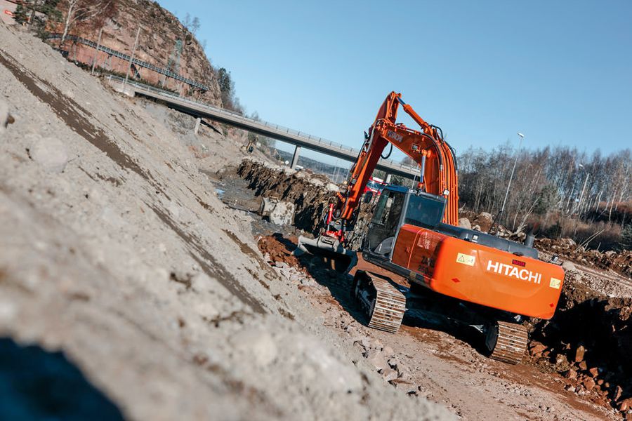 Hitachi ZX 250 LC-5 excavator specs (2016 - 2016) | Diggers 