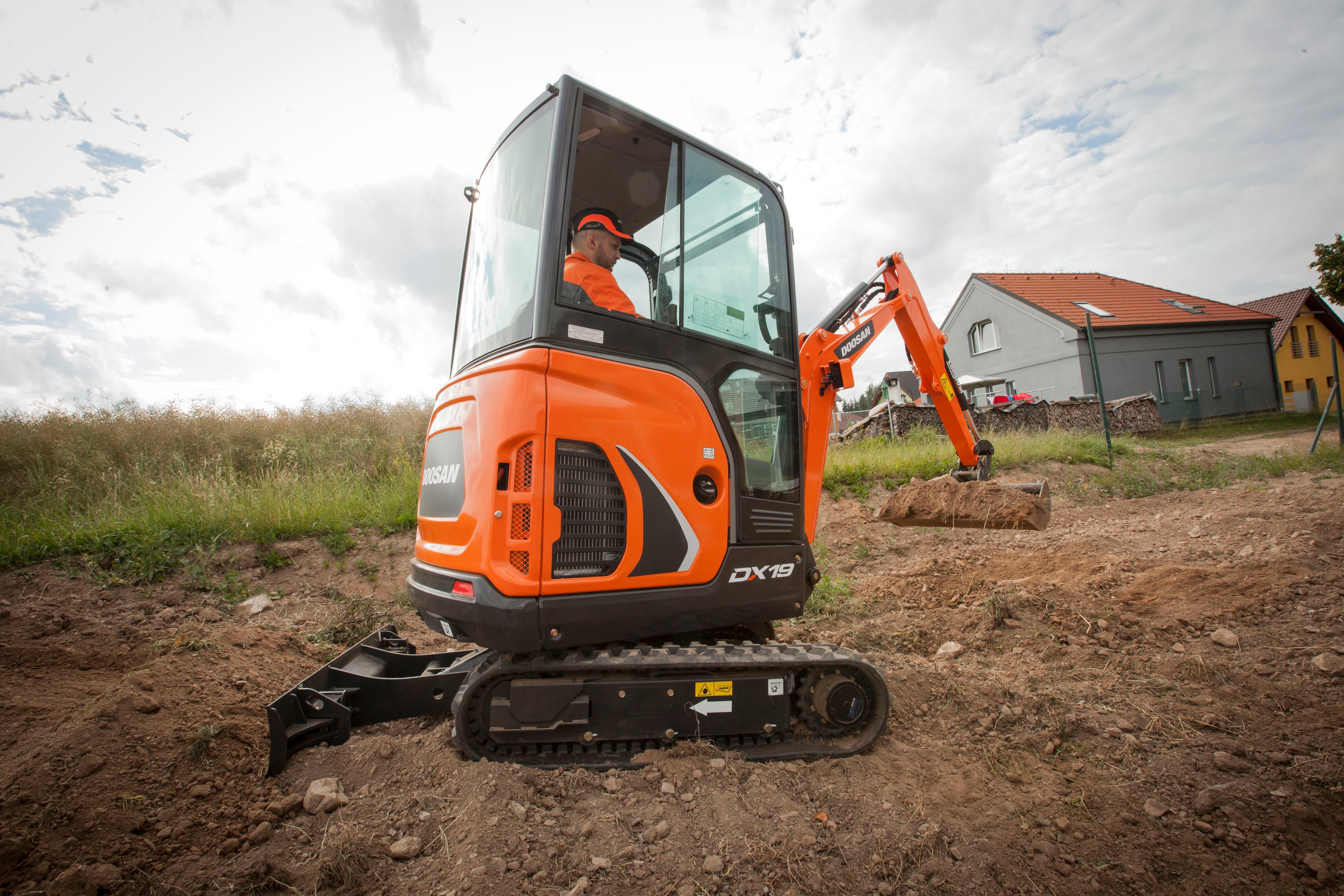 Doosan DX19 Excavator Specs (2016 - 2021) | Diggers | LECTURA Specs