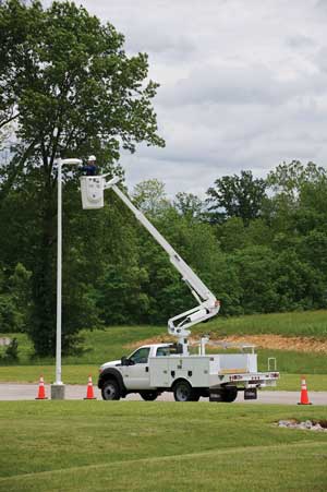 Altec AT235 Specs (2017 - 2024) | Trailer Mounted Articulating Boom ...