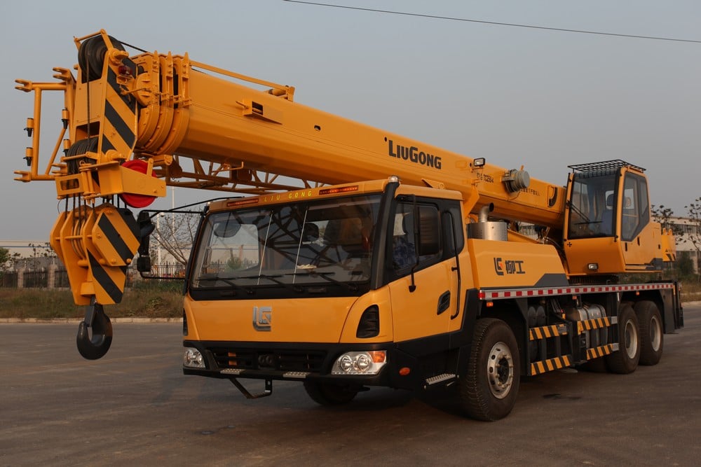 Liugong TC250-4 crane - load chart, specs (2017 - 2023) | LECTURA Specs