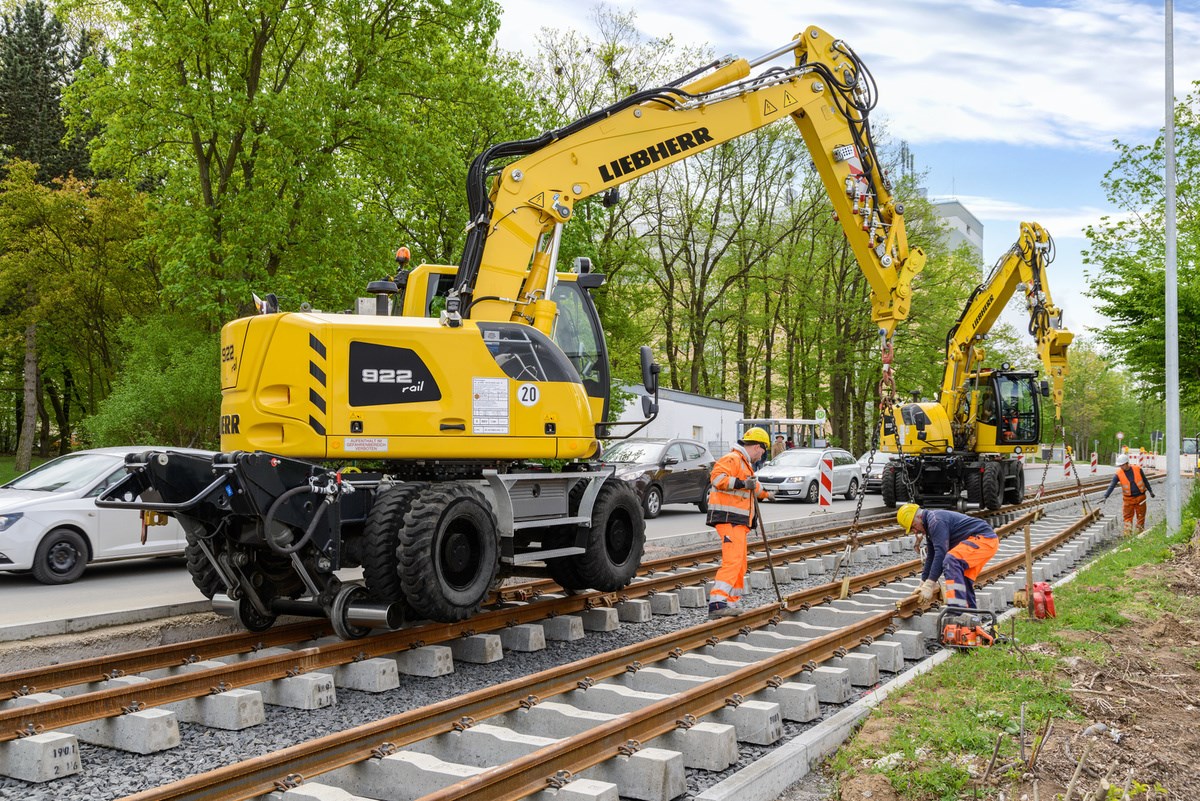 922 Rail Litronic From: Liebherr USA, (formerly Liebherr