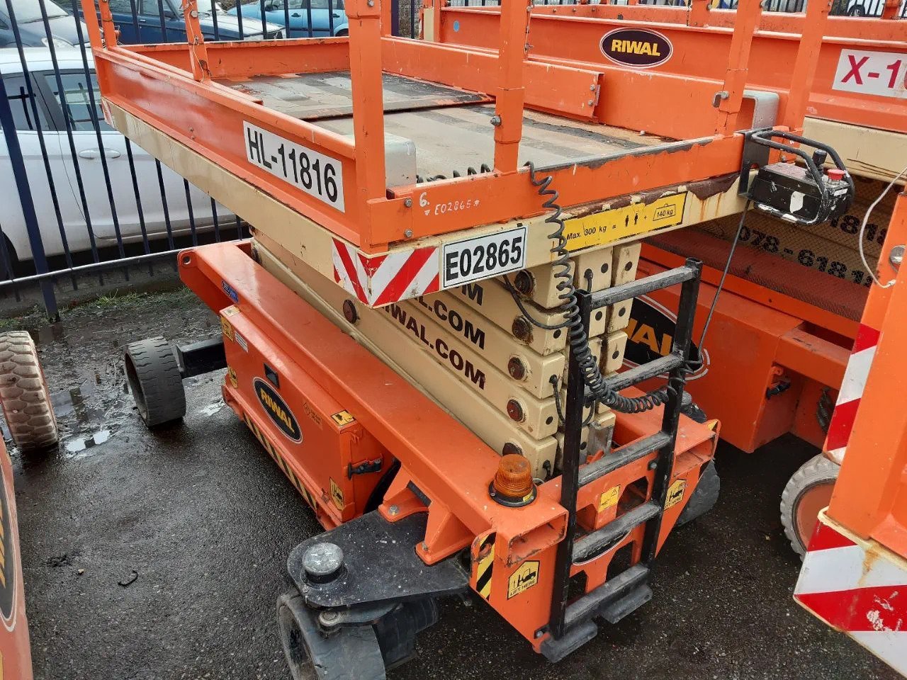 Holland-Lift HL 11816 Specs (2013 - 2013) | Wheeled scissor lifts ...